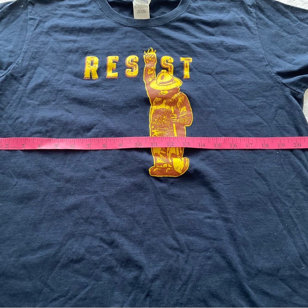 EUC Forest Service Smokey the Bear “Resist” Navy Short Sleeve T-Shirt Size Large